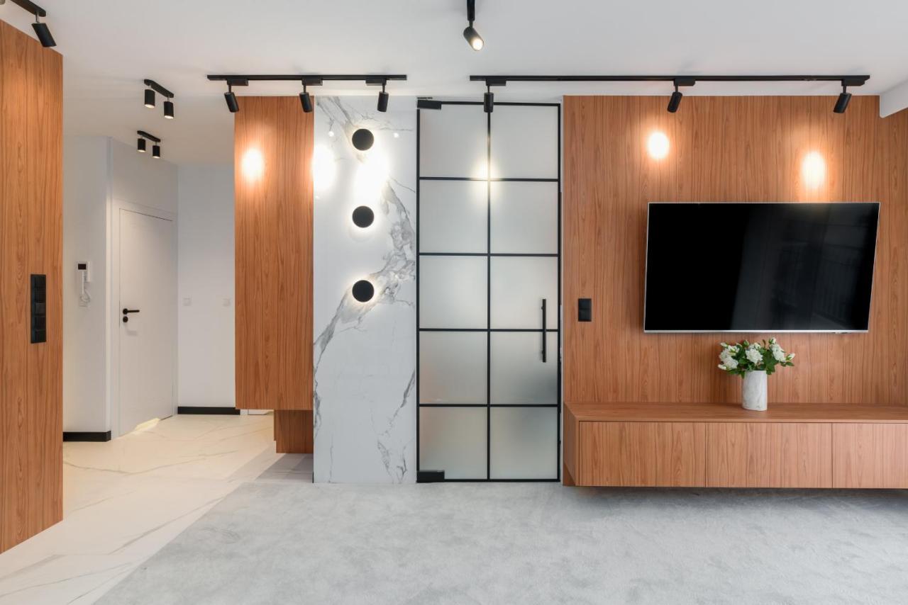 Wilczak Apartment With Free Garage Poznan By Noclegi Renters Екстериор снимка