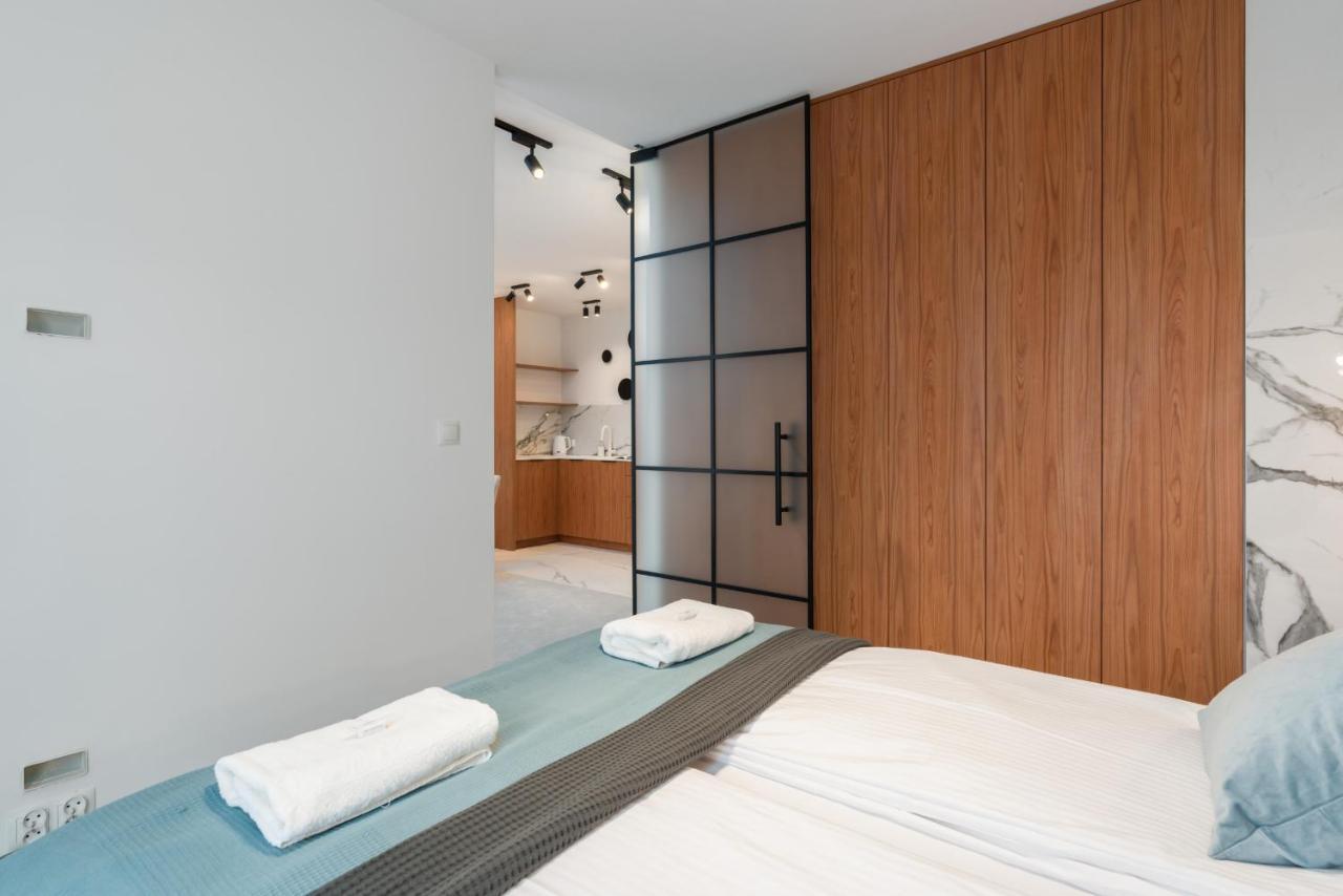 Wilczak Apartment With Free Garage Poznan By Noclegi Renters Екстериор снимка